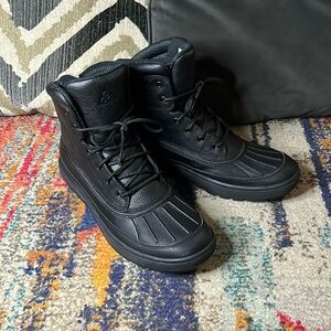 NIKE Woodside ACG Boot.